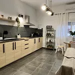 El Pisito Forest,a 300 Metros Iglesia De La Encarnacion Apartment