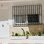 El Pisito Forest,a 300 Metros Iglesia De La Encarnacion Apartment