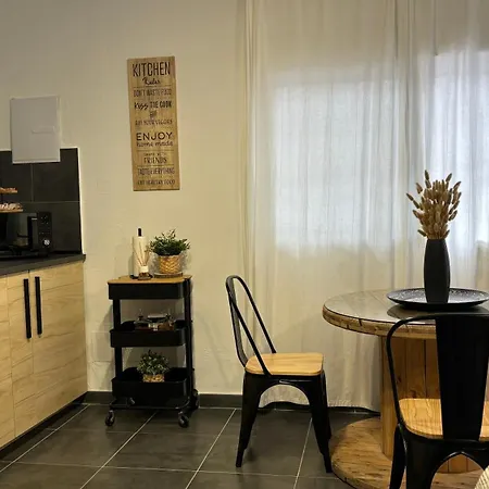 El Pisito Forest,a 300 Metros Iglesia De La Encarnacion *