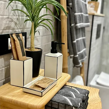 El Pisito Forest,a 300 Metros Iglesia De La Encarnacion Διαμέρισμα Μαρμπέλλα