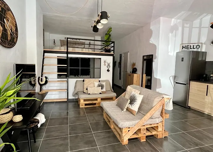 El Pisito Forest,a 300 Metros Iglesia De La Encarnacion