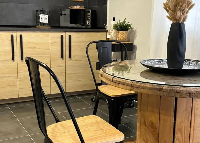 El Pisito Forest,a 300 Metros Iglesia De La Encarnacion