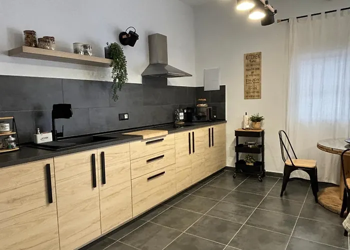 El Pisito Forest,a 300 Metros Iglesia De La Encarnacion * Μαρμπέλλα