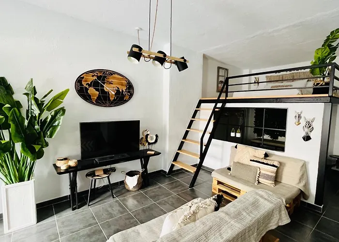 Apartament El Pisito Forest,a 300 Metros Iglesia De La Encarnacion