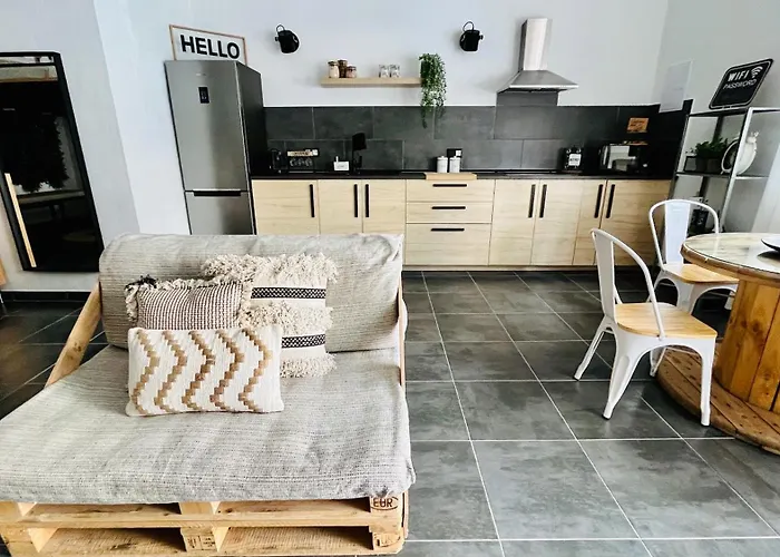 El Pisito Forest,a 300 Metros Iglesia De La Encarnacion