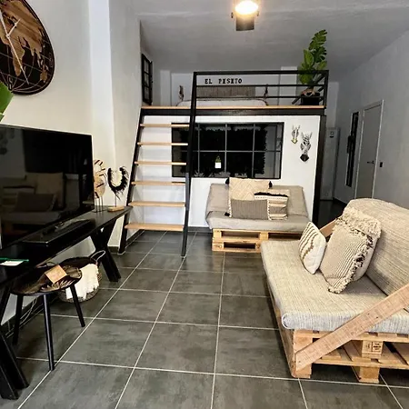 Apartment El Pisito Forest,a 300 Metros Iglesia De La Encarnacion