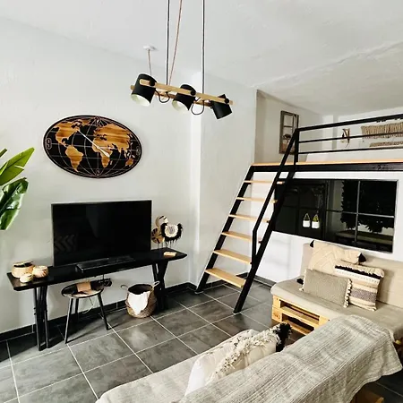 Apartment El Pisito Forest,a 300 Metros Iglesia De La Encarnacion